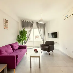 Savvas Centre Flat Ларнака